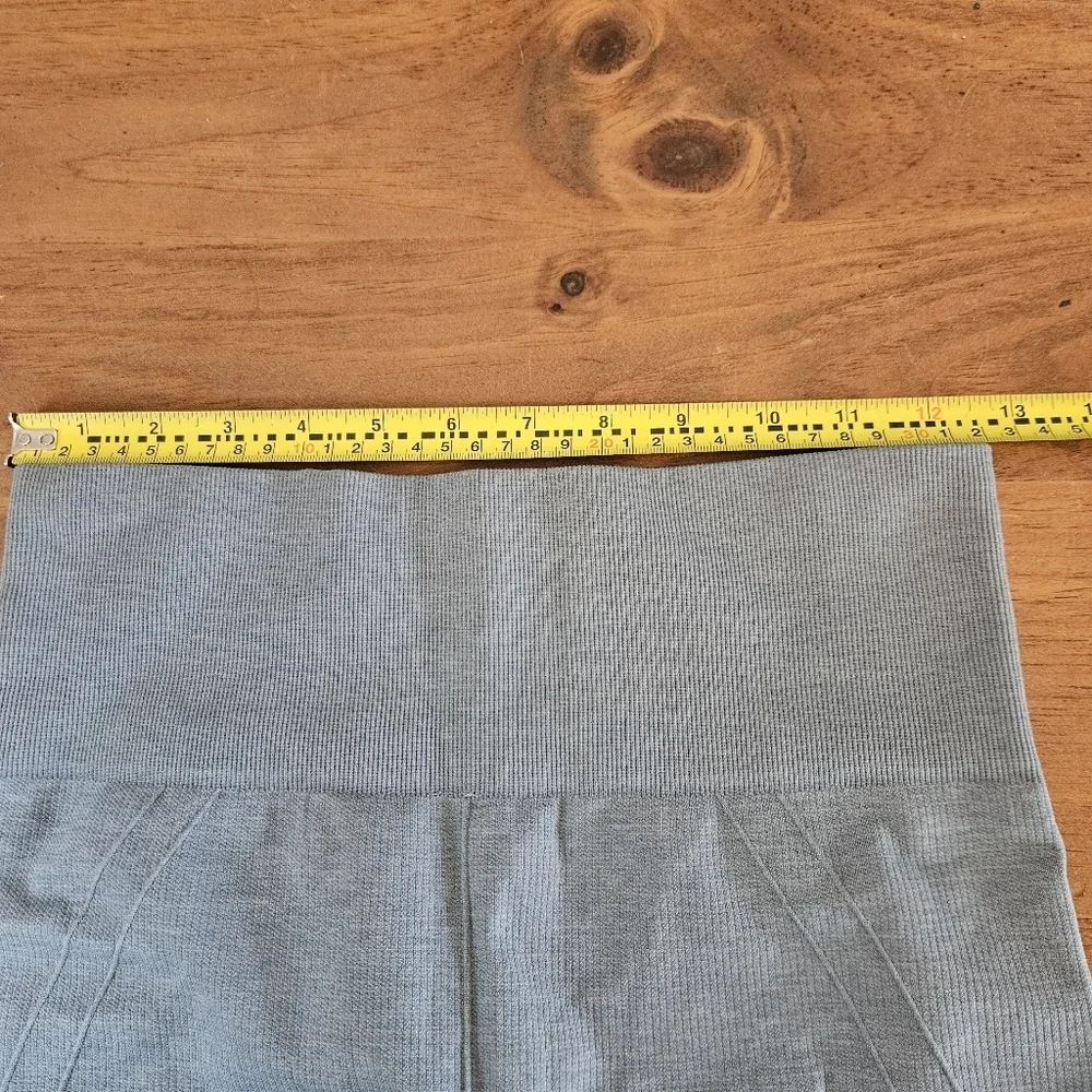 Lululemon Seamless Ebb To Street Crop Capri  Leggings Gray Size 6 Yoga Active